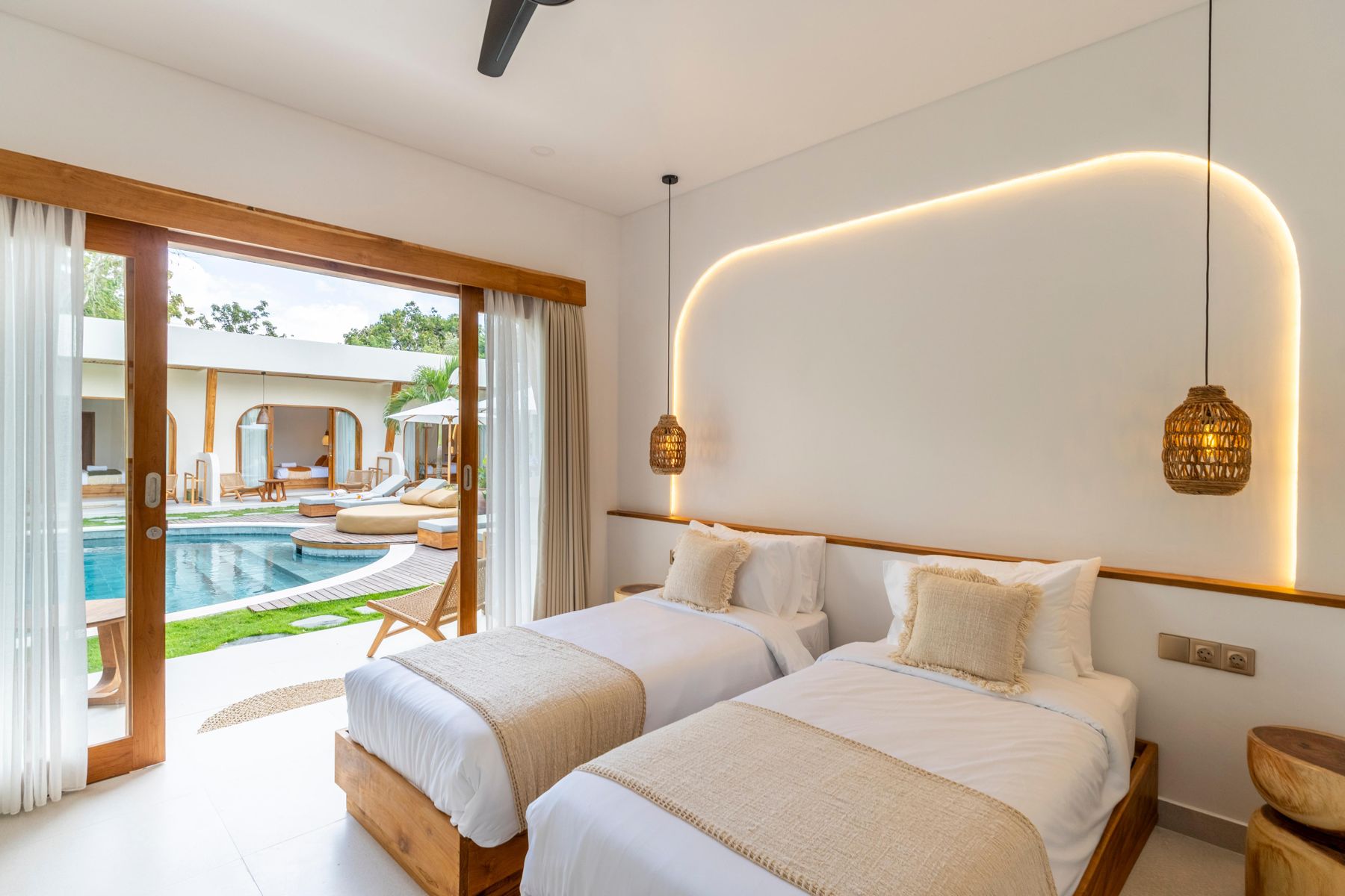 Bedroom with two single beds
