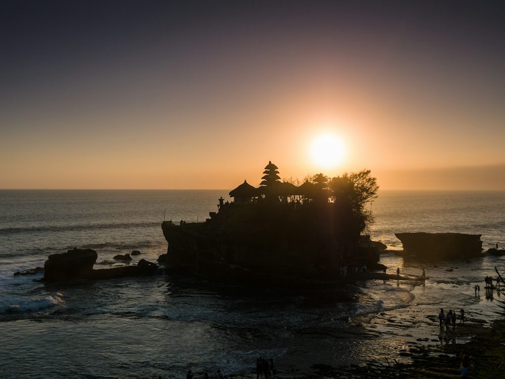 Temple de Tanah Lot au coucher du soleil